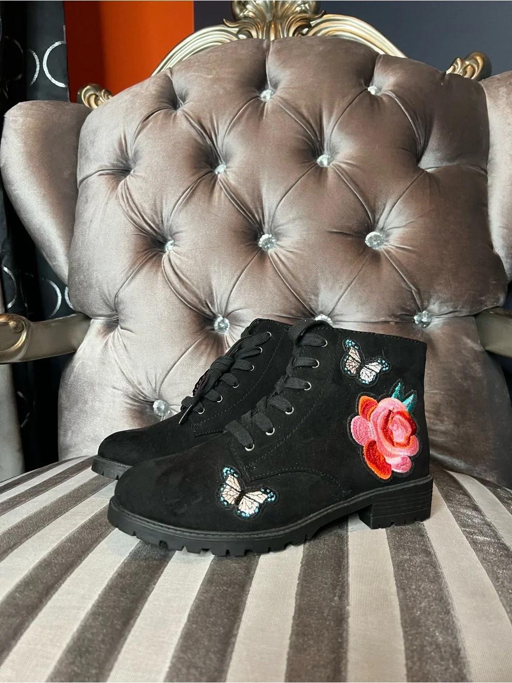 🖤 American Heritage Black Embroidered Combat Boots (Size 5) 🌹🦋